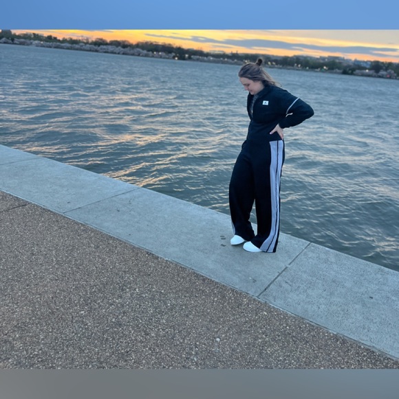 Meet your Posher, Ashley - Picture 3 of 3